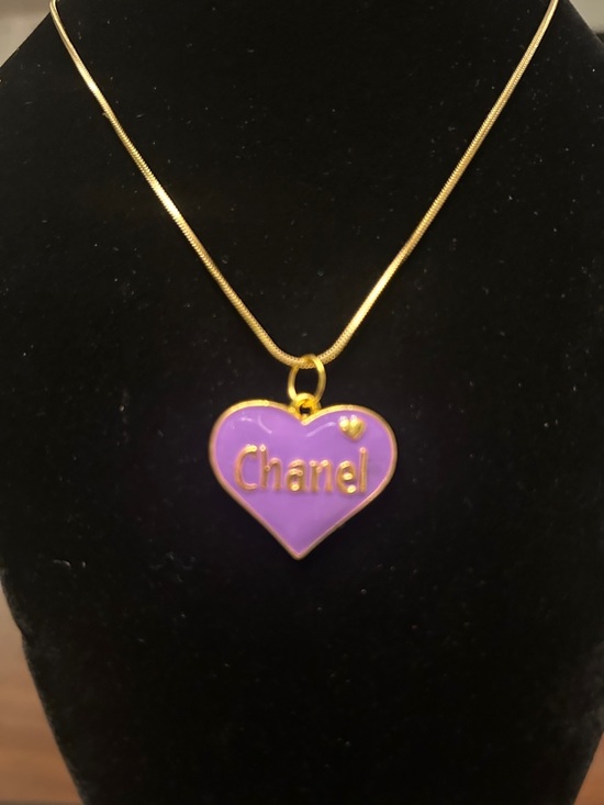 Gold-Tone Necklace with Lavender Heart Pendant - Chanel Logo Accent - Picture 4 of 4